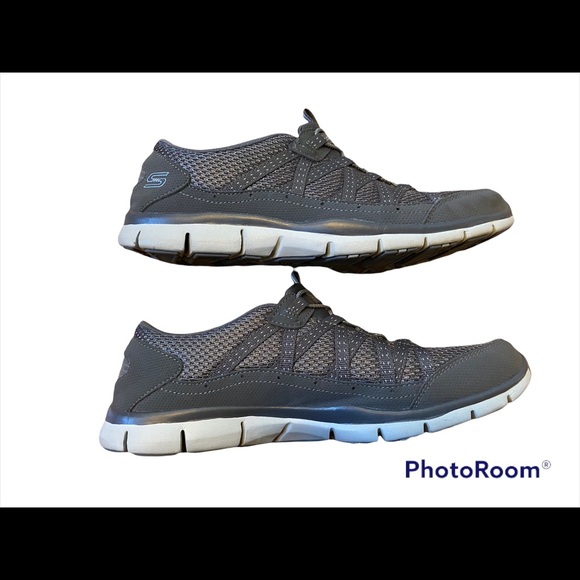 Sketchers Womens Gratis Strolling Athletic Shoe NWOT - Picture 3 of 6